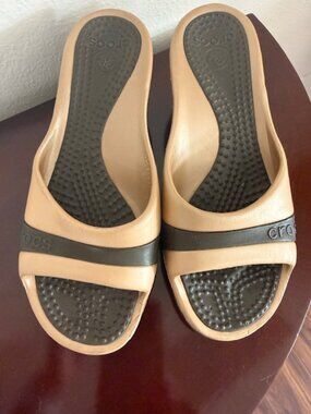 Crocs Womens Sassari Wedge Heel Slides Sandals Size 7 Brown with Tan